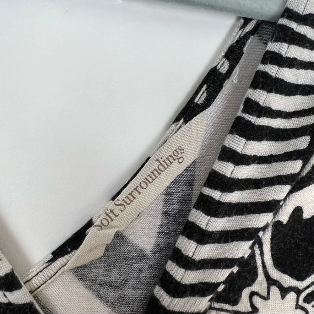 SOFT SURROUNDINGS maxi dress in black and white geometric and floral pri… - Picture 10 of 14